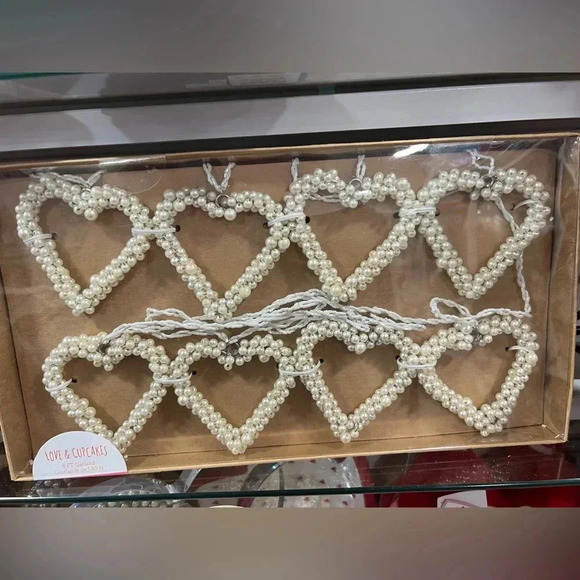 Love & Cupcakes 6-Foot Pearl Heart Garland Decoration - Picture 2 of 4